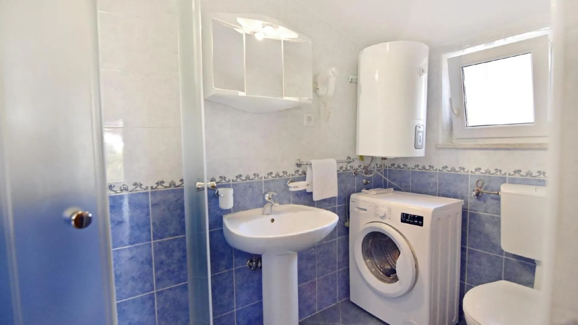 Apartment Mit Zwei Schlafzimmern In Strandnaehe In 乌马格 克罗地亚