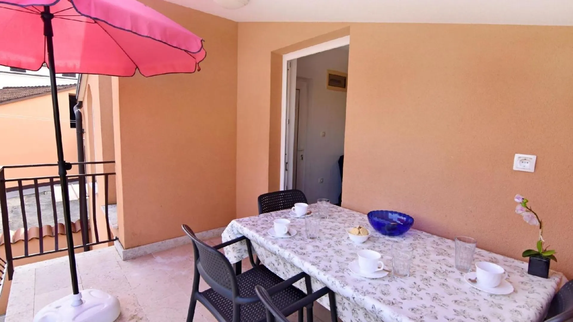 Apartment Mit Zwei Schlafzimmern In Strandnaehe In 乌马格