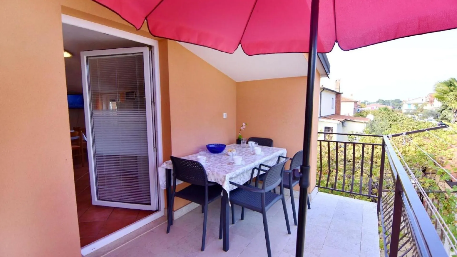 Apartment Mit Zwei Schlafzimmern In Strandnaehe In Umag