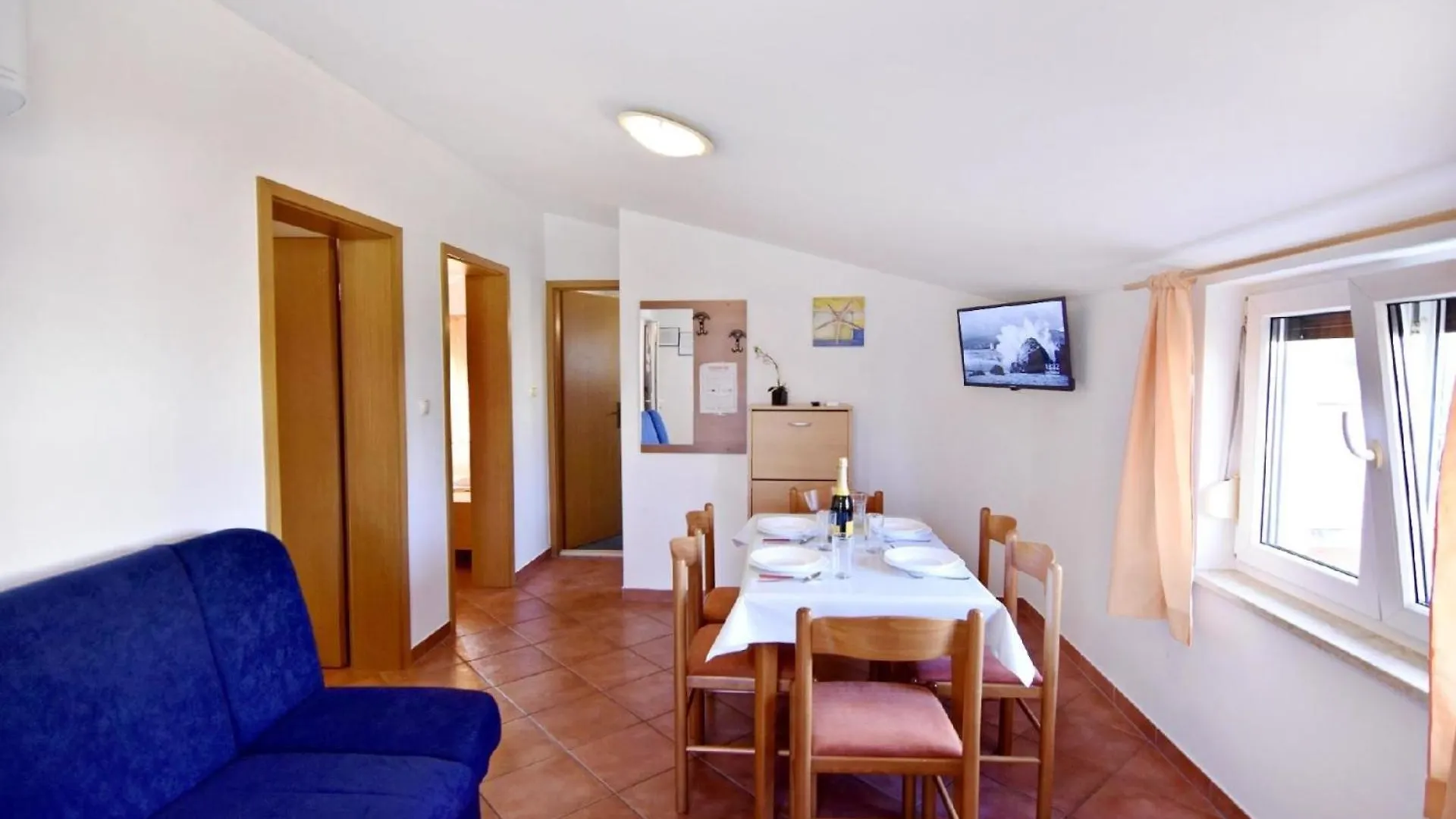 Apartment Mit Zwei Schlafzimmern In Strandnaehe In Umag