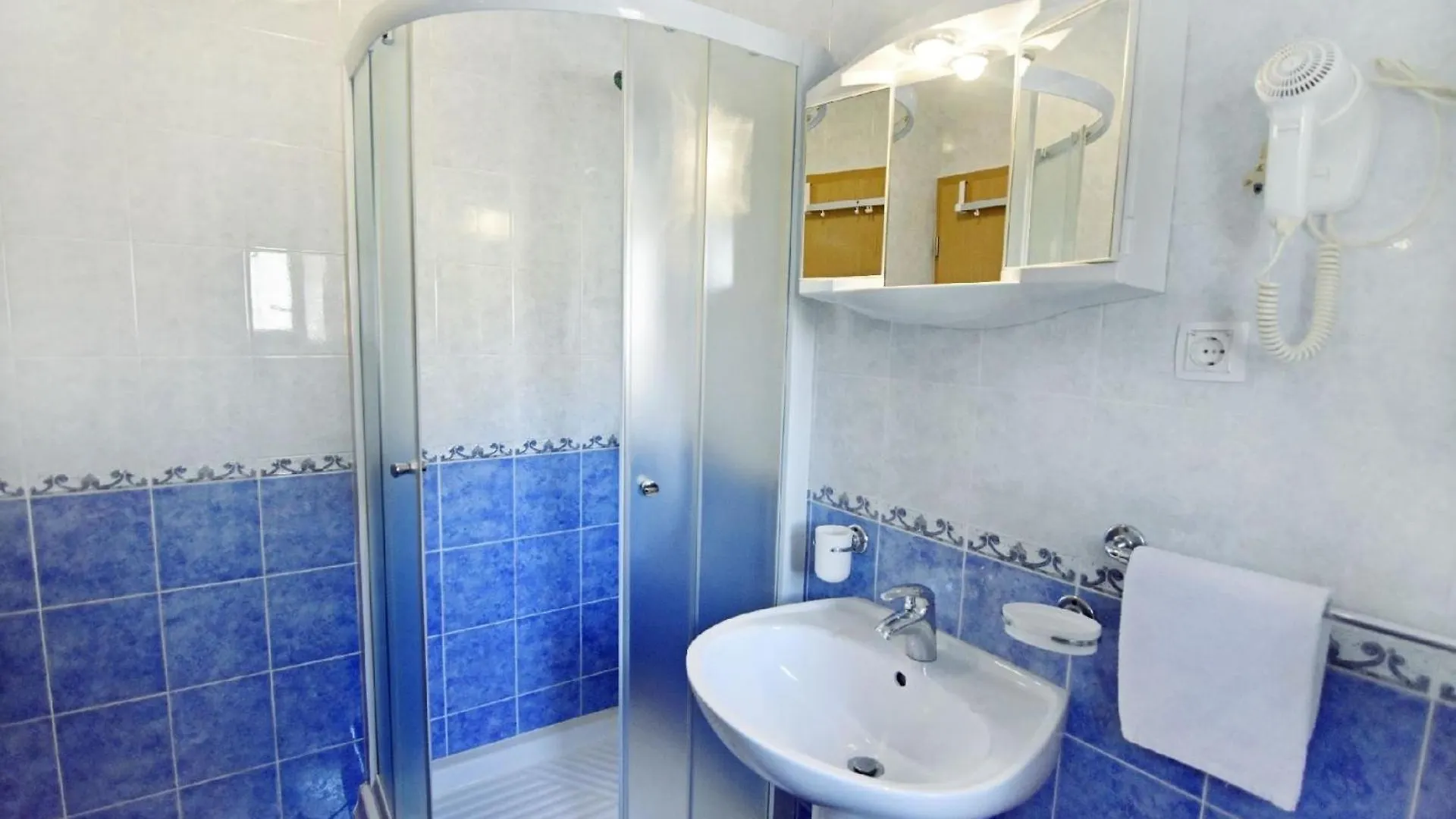Apartment Mit Zwei Schlafzimmern In Strandnaehe In 乌马格 0*,