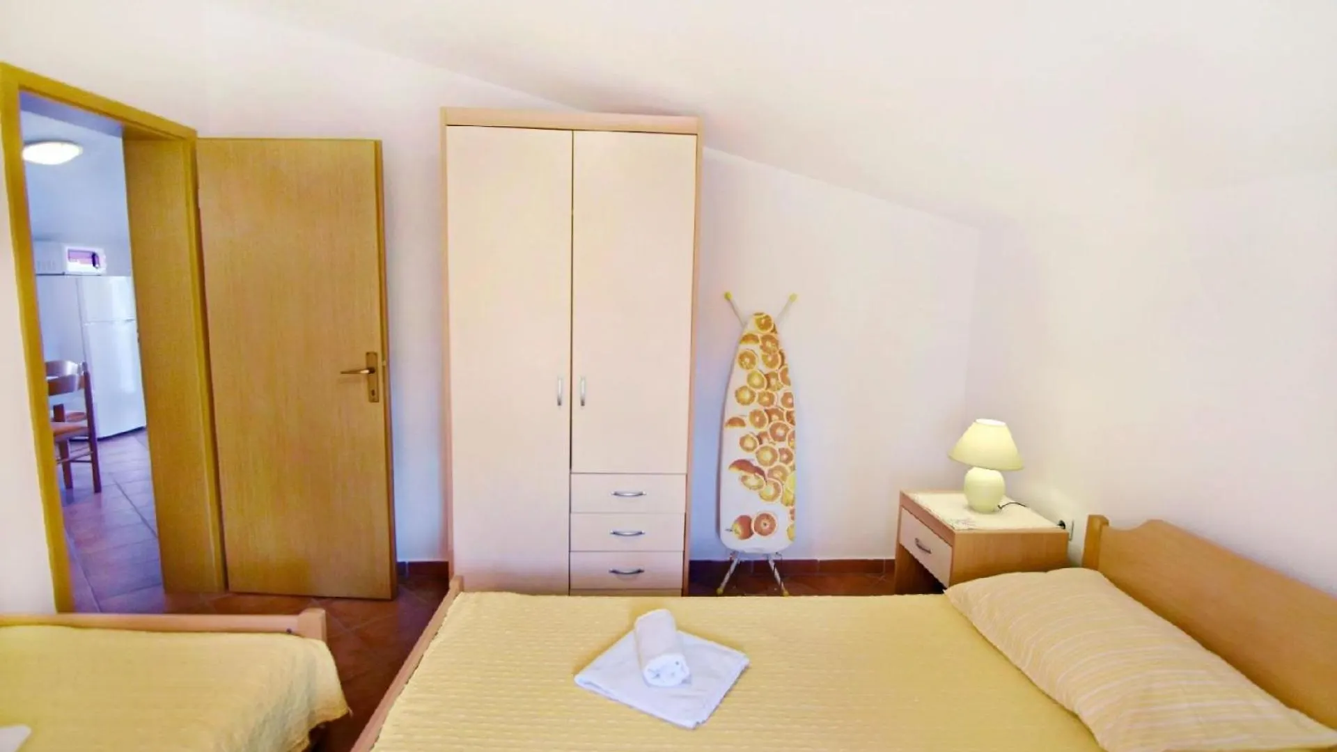 Apartment Mit Zwei Schlafzimmern In Strandnaehe In 乌马格