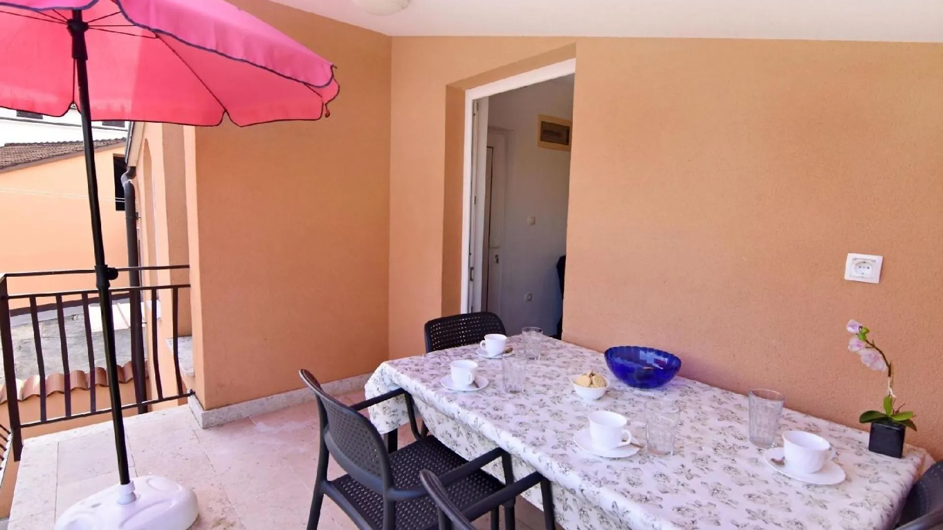 Apartment Mit Zwei Schlafzimmern In Strandnaehe In 乌马格 克罗地亚