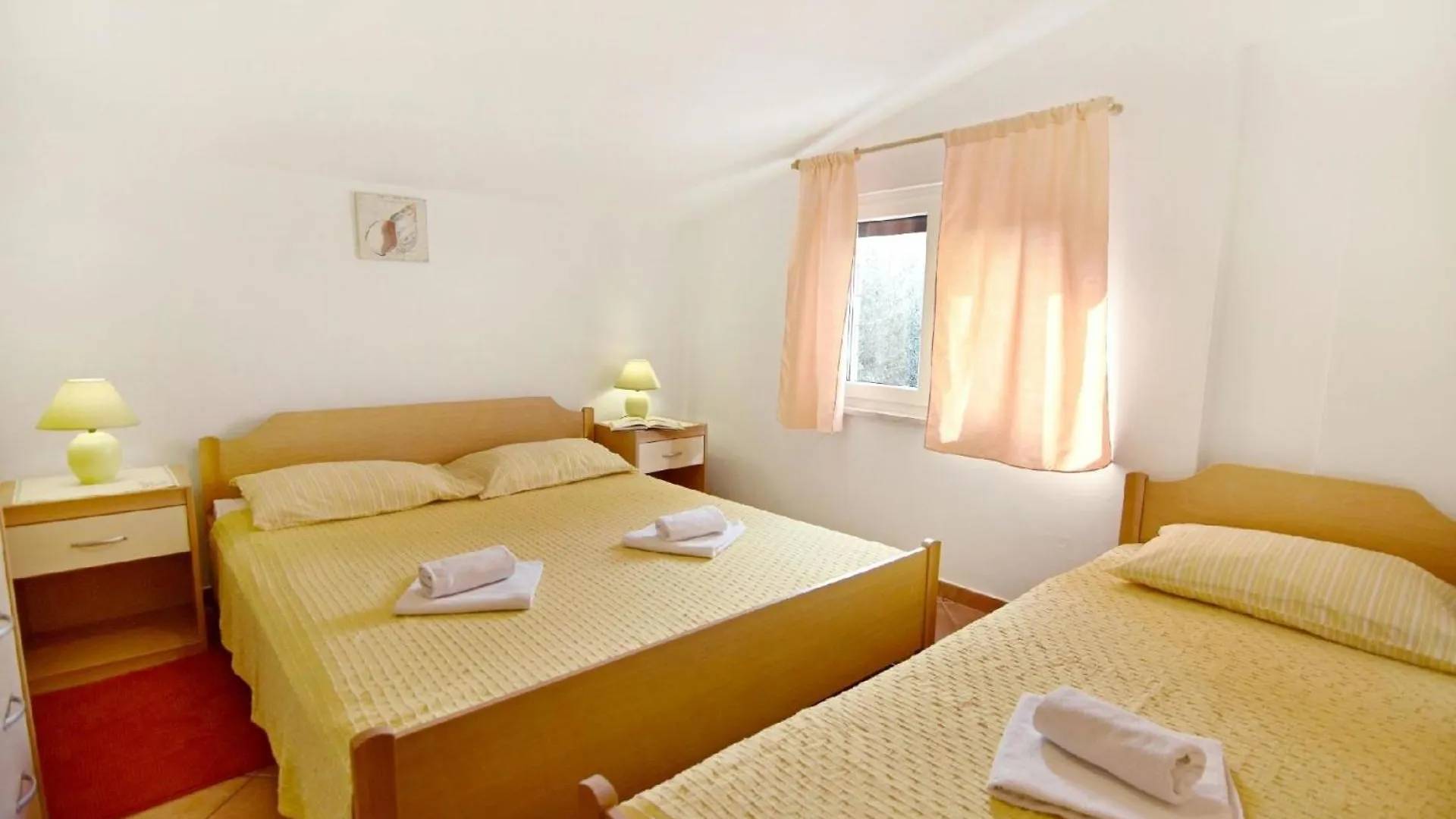 Apartment Mit Zwei Schlafzimmern In Strandnaehe In 乌马格 克罗地亚